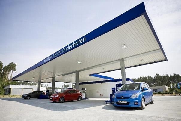 Das GM-Testzentrum Dudenhofen hat eine neue, hoch moderne Tankstelle in Betrieb genommen. Mit der Anlage rüstet sich das Testcenter für die ganze Bandbreite alternativer Antriebstechnologien.